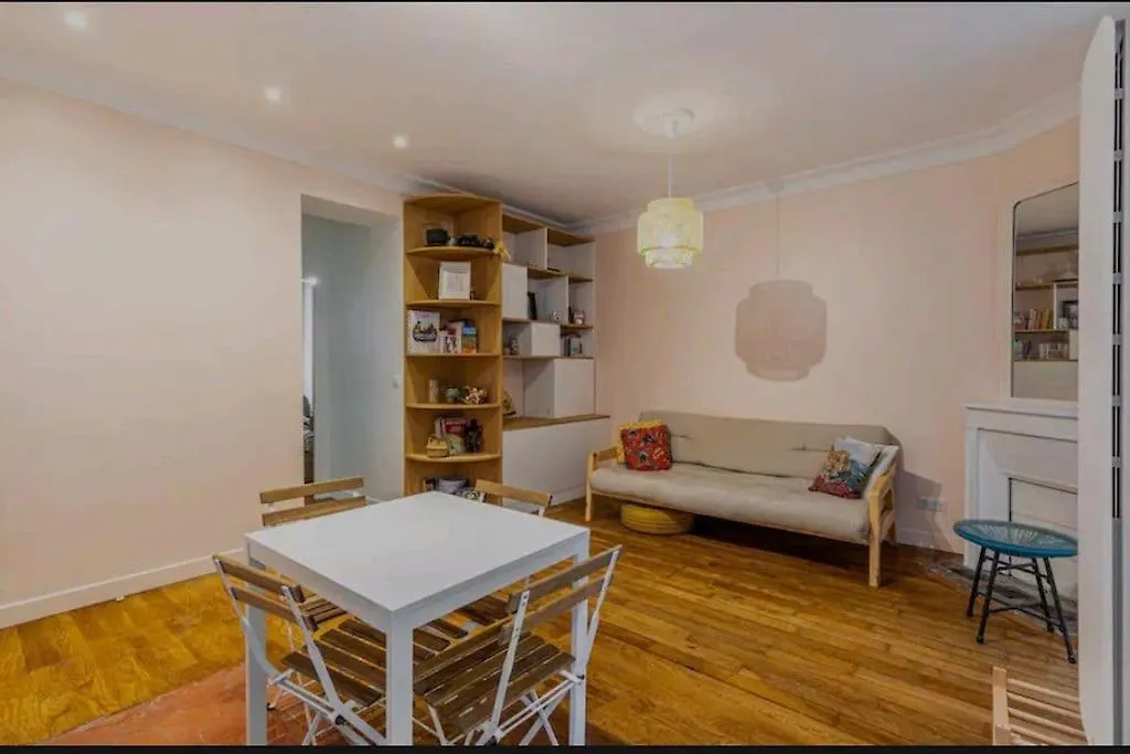 40Sq Meters Appartment In Buttes Chaumomt Paris France